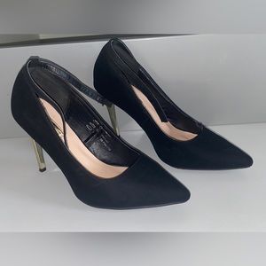 Arden’s black and gold heels